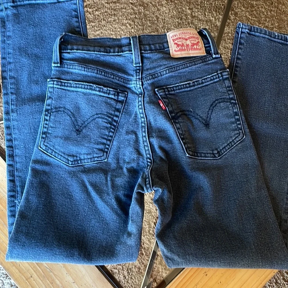 Levis - Picture 6 of 6